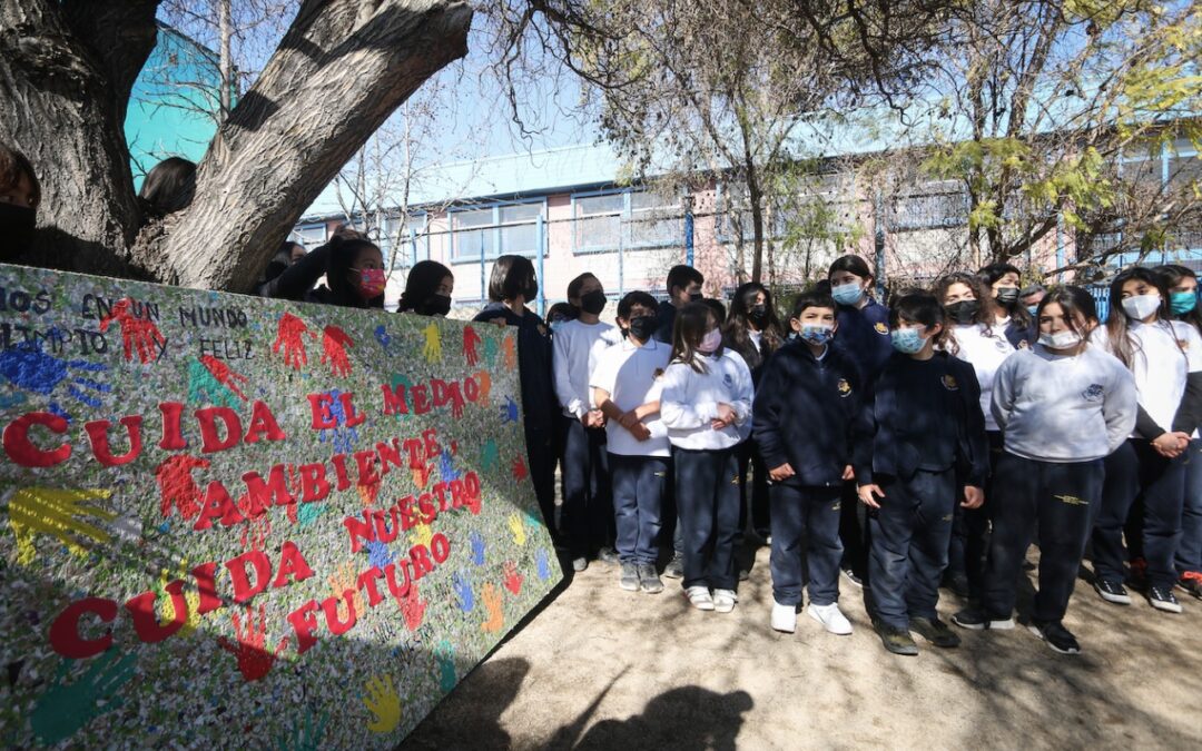 Escolares se movilizarán para recuperar 15 millones de envases en todo Chile