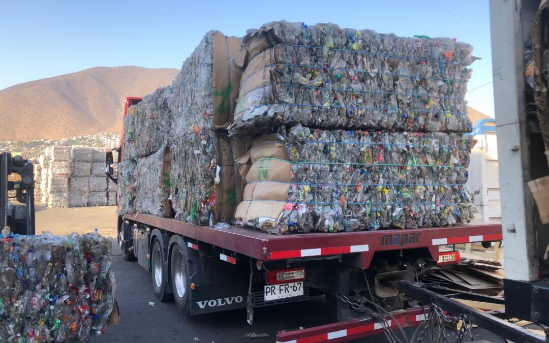 Inédita iniciativa trasladará más de 30 toneladas de plástico desde Chiloé para ser reciclado y convertido en nuevos envases