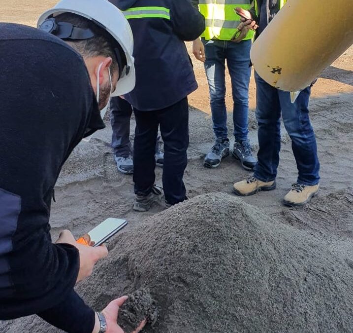 Empresa chilena crea reemplazo de árido natural en base a escoria de acero y gana primer lugar en Premios Cero Basura