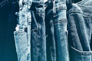 Un análisis reveló que cerca de 100 líderes clave de la industria de la moda, incluidas grandes marcas como C&A, Levi'S, Guess, GAP, Tommy Hilfiger, Banana Republic, Zara, Urban Outfitters y Primark, están siendo más sustentables.
